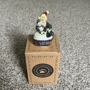 Vintage Boyd’s Bear Christmas ornament.